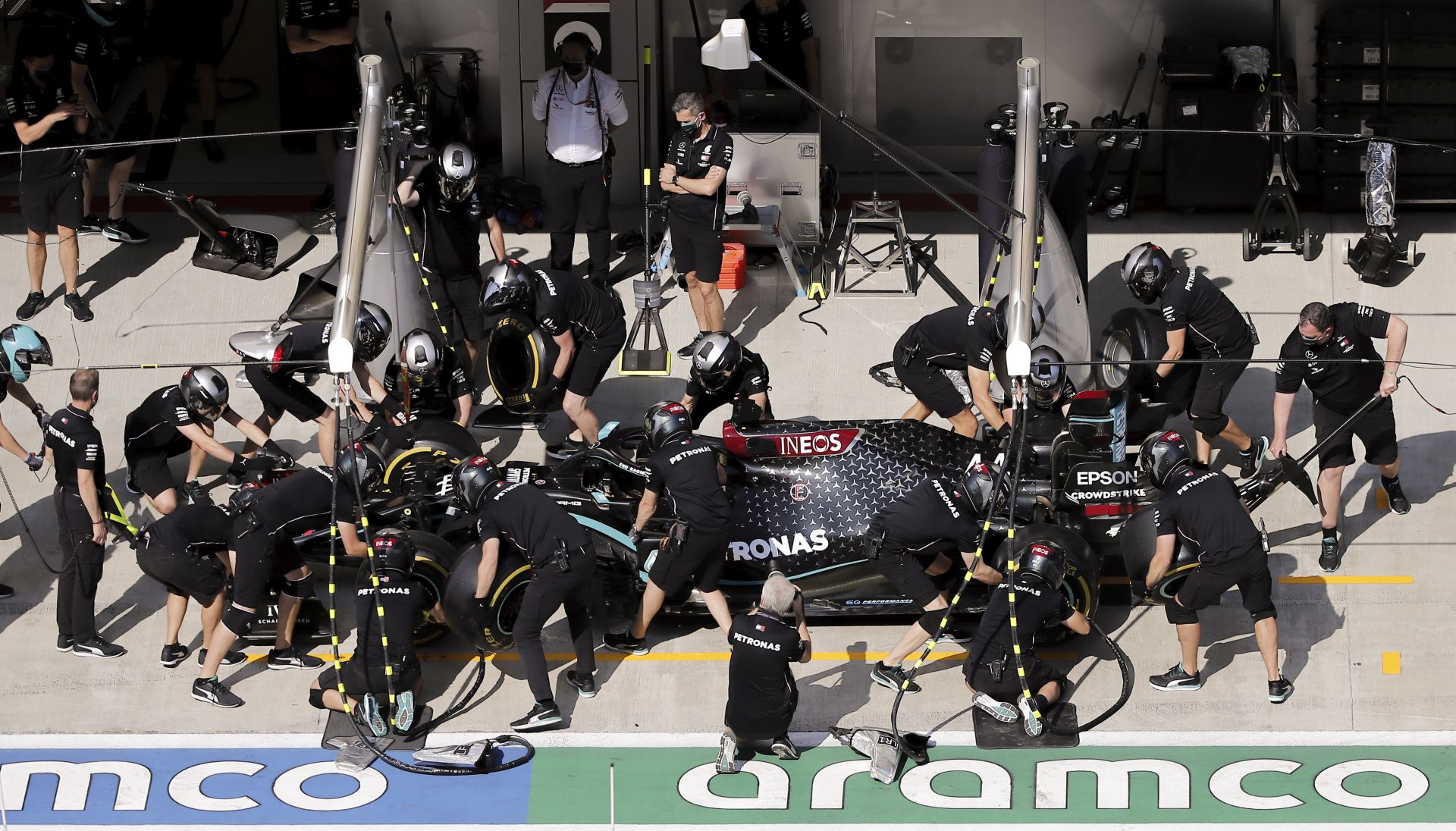 epa08695662 Mechanics of Mercedes-AMG Petronas practice a pit stop prior to the first practice session of the Formula One Grand Prix of Russia at the race track in Sochi, Russia, 25 September 2020. The Formula One Grand Prix of Russia will take place on 27 September 2020.  EPA/Kirill Kudryavtsev / POOL
