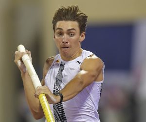 epa08697856 Armand Duplantis of Sweden competes in the men's pole vault at the IAAF Diamond League Doha 2020 athletics meeting at Qatar Sports Club in Doha, Qatar, 25 September 2020.  EPA/NOUSHAD THEKKAYIL