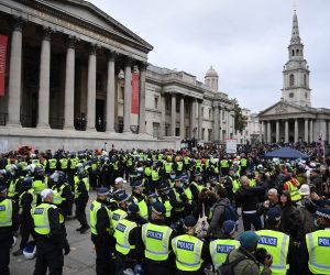 epa08699215 Police clash with protesters during a 'We Do Not Consent' rally at Trafalgar Square in London, Britain, 26 September 2020. Thousends of people gathered at a demonstration to protest against new coronavirus restrictions.  EPA/ANDY RAIN