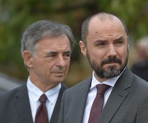 Varivode, 28.09.2020. - Predsjednik Vlade Andrej Plenković sudjelovao je na komemoraciji u Varivodama, gdje je iskazao počast prema žrtvama koje su se dogodile u Domovinskom ratu. U pratnji predsjednika Vlade bili su ministar pravosuđa i uprave Ivan Malenica i potpredsjednik Vlade za društvene djelatnosti i ljudska prava Boris Milošević. Na slici Boris Milošević, Milorad Pupovac. foto HINA/ Mario STRMOTIĆ/ ml
