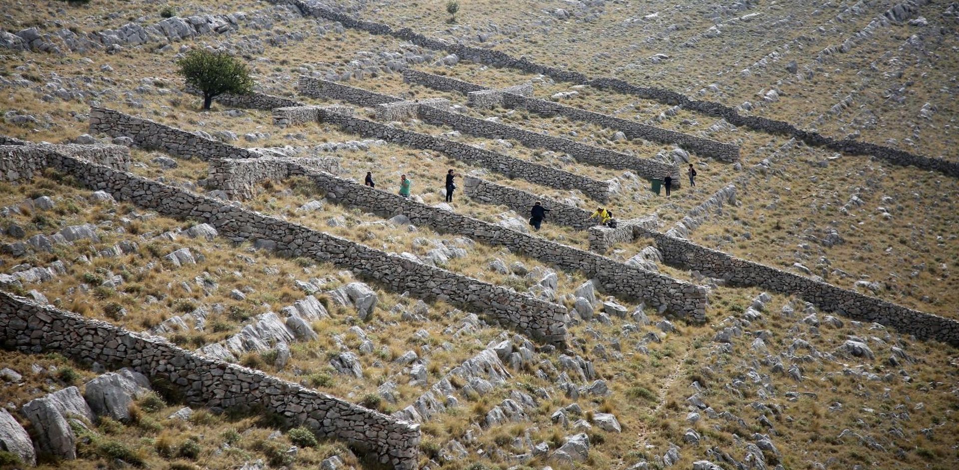 01.09.2020., Kornati - Na otoku Kornatu obiljezena je 13. obljetnica stradanja 12 vatrogasaca iz Tisnog, Vodica i Sibenika u Kornatskoj tragediji. Photo: Dusko Jaramaz/PIXSELL