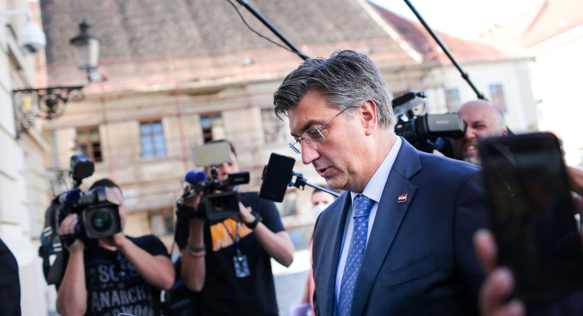 02.09.2020., Zagreb - Predsjednik Vlade RH Andrej Plenkovic dolazi u Sabor na 2. izvnarednu sjednicu koja je sazvana na zahtjev Vlade radi donosenja Zakona o obnovi nakon potresa. Photo: Emica Elvedji/PIXSELL