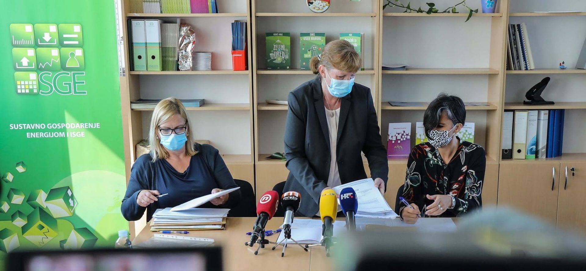 02.09.2020,Zagreb - U Agenciji za pravni promet i posredovanje nekretninama (APN)odrzalo se javno otvaranje ponuda banaka za sklapanje ugovora o davanju subvencioniranih stambenih kredita za mlade. 
Photo: Jurica Galoic/PIXSELL