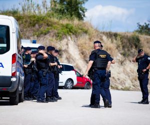02.09.2020., Split - Potraga za odbjeglim optuzenikom za tesko ubojstvo Branimirom Caleta koji je pobjegao pravosudnim policajcima kada su ga sa Zupanijskog suda vodili prema sluzbenom kombiju kojim je trebao biti vracen u zatvor na Bilicama. Branimiru Caleta sudi se zbog ubojstva Ukrajinke Ganne Kitaeve, koja je bila u osmom mjesecu trudnoce. Photo: Milan Sabic/PIXSELL