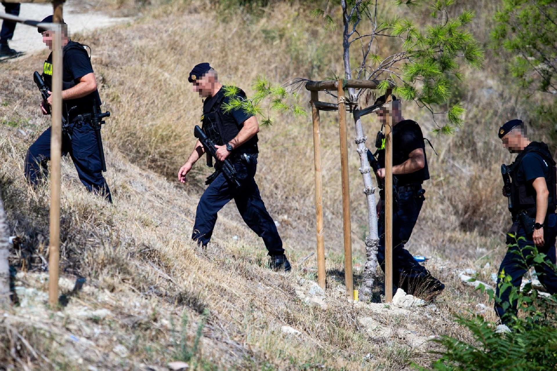 02.09.2020., Split - Potraga za odbjeglim optuzenikom za tesko ubojstvo Branimirom Caleta koji je pobjegao pravosudnim policajcima kada su ga sa Zupanijskog suda vodili prema sluzbenom kombiju kojim je trebao biti vracen u zatvor na Bilicama. Branimiru Caleta sudi se zbog ubojstva Ukrajinke Ganne Kitaeve, koja je bila u osmom mjesecu trudnoce. Photo: Milan Sabic/PIXSELL