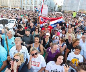 05.09.2020., Zagreb - Na Trgu bana Josipa Jelacica odrzan je Festival slobode protiv "ogranicenja slobode kretanja i druzenja, nametanja fizicke distance i uskracivanja fizickoga kontakta" u organizaciji gradjanske inicijative "Prava i slobode". Photo: Luka Stanzl/PIXSELL