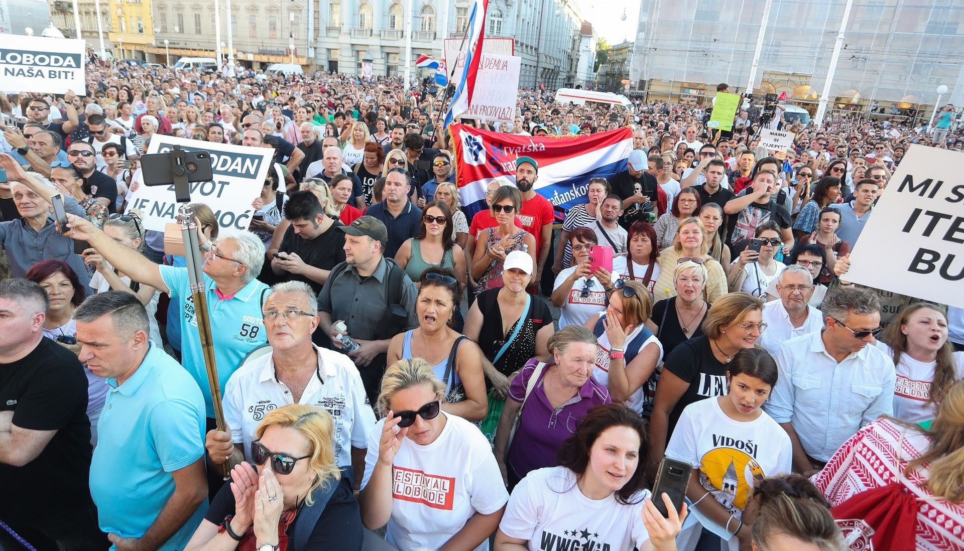 05.09.2020., Zagreb - Na Trgu bana Josipa Jelacica odrzan je Festival slobode protiv "ogranicenja slobode kretanja i druzenja, nametanja fizicke distance i uskracivanja fizickoga kontakta" u organizaciji gradjanske inicijative "Prava i slobode". Photo: Luka Stanzl/PIXSELL