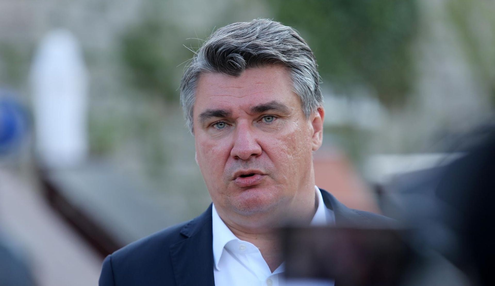 Na otoku Rabu obiljezena je 77. obljetnica oslobodjenja interniraca iz talijanskog fasističkog koncentracijskog logora Kampor. Nakon polaganja vijenaca i paljenja svijeca na spomen-groblju Kampor u Gradskoj knjiznici Rab otvorena je fotografsko-dokumentarna izlozbe "Posljednji svjedoci / Zadnji pricevalci“ i izlozba "Tkanine otpora: glasovi zena". Predsjednik Republike Hrvatske Zoran Milanovic Photo: Goran Kovacic/PIXSELL