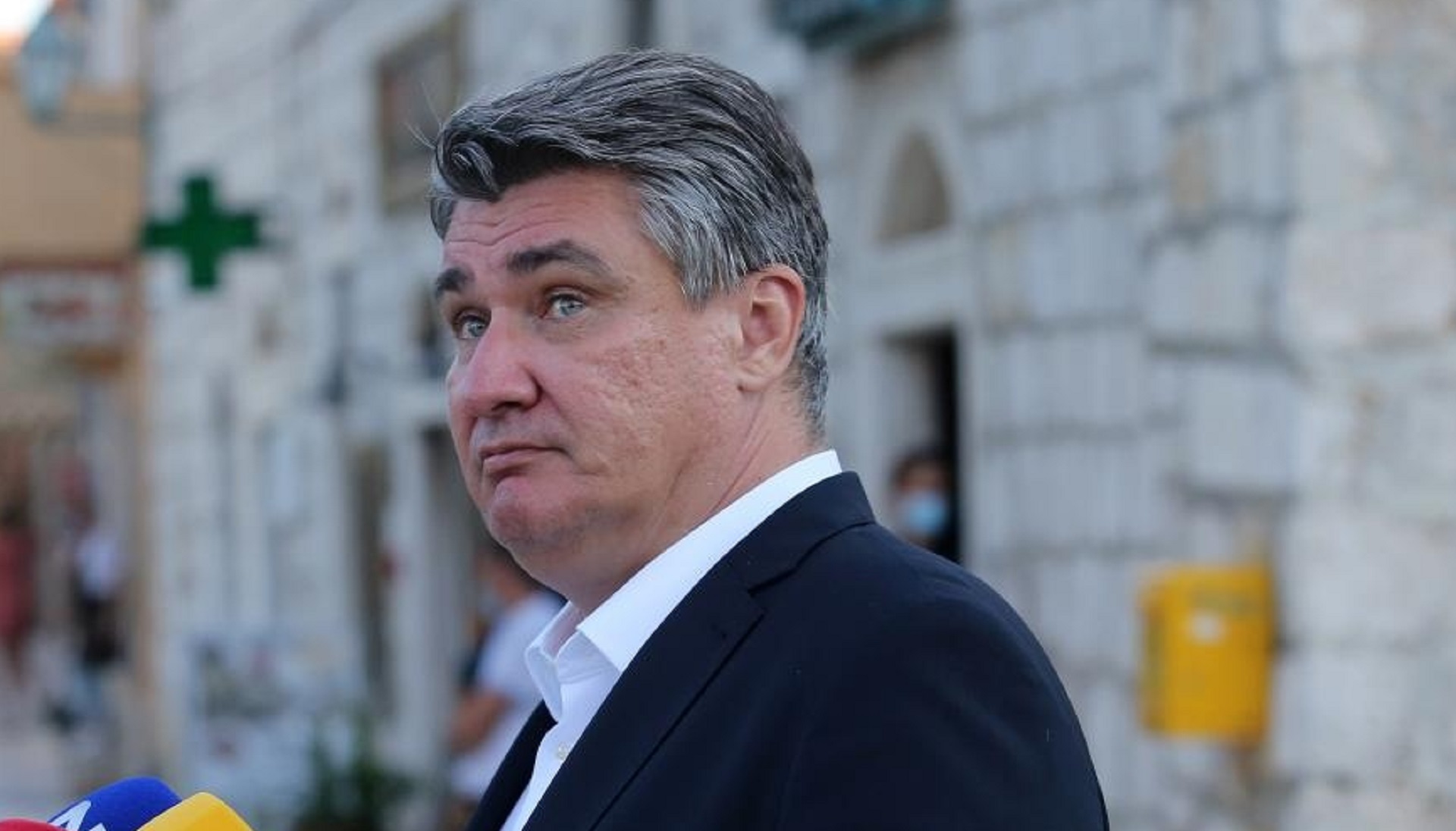 Na otoku Rabu obiljezena je 77. obljetnica oslobodjenja interniraca iz talijanskog fasističkog koncentracijskog logora Kampor. Nakon polaganja vijenaca i paljenja svijeca na spomen-groblju Kampor u Gradskoj knjiznici Rab otvorena je fotografsko-dokumentarna izlozbe "Posljednji svjedoci / Zadnji pricevalci“ i izlozba "Tkanine otpora: glasovi zena". Predsjednik Republike Hrvatske Zoran Milanovic Photo: Goran Kovacic/PIXSELL