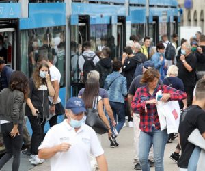 07.09.2020., Zagreb - S prvim danom nove skolske godine , iako je povecan broj linija,  povecale su se i guzve u tramvajima.
Photo: Patrik Macek/PIXSELL