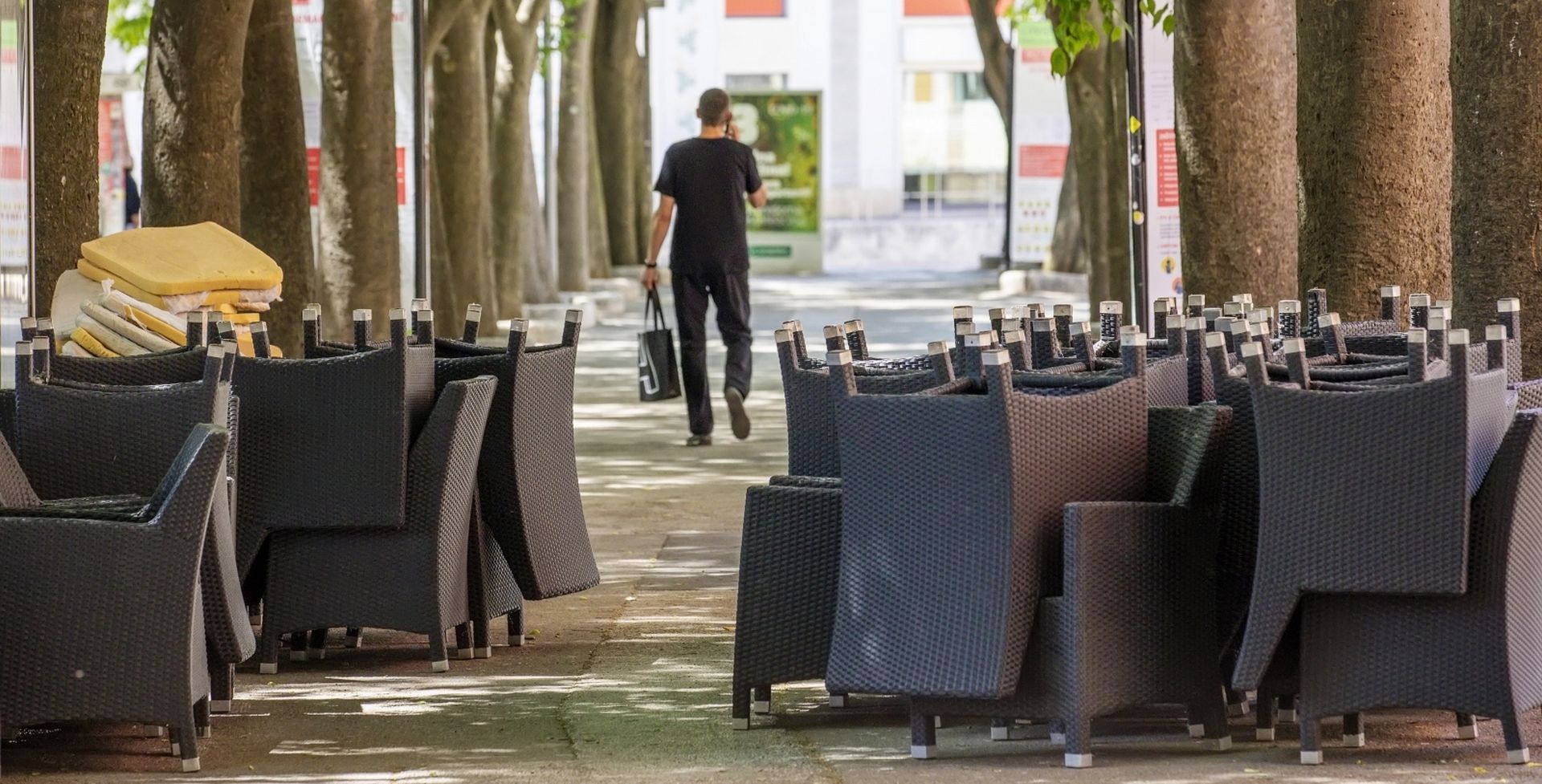 08.05.2020.., Pula - 
Ugostitelji u Puli pripremaju vanjske terase za otvaranje tijekom trece faze popustanja mjera.
Photo: Srecko Niketic/PIXSELL