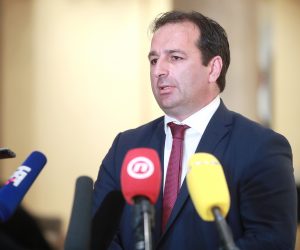 08.06.2020., Zagreb - Clanovi HDZ-a dolaze na sjednicu Sredisnjeg odbora stranke u Kristalnu dvoranu hotela Westin. Josip Boric obratio se medijima. Photo: Sanjin Strukic/PIXSELL