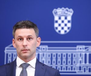 08.09.2020., Zagreb - U Saboru je odrzana konferencija za medije Kluba zastupnika Mosta nezavisnih lista, na kojoj su o temi: Prijeteca ovrsna kriza govorili zastupnici Bozo Petrov, Nikola Grmoja i Marin Miletic. 
Photo: Patrik Macek/PIXSELL