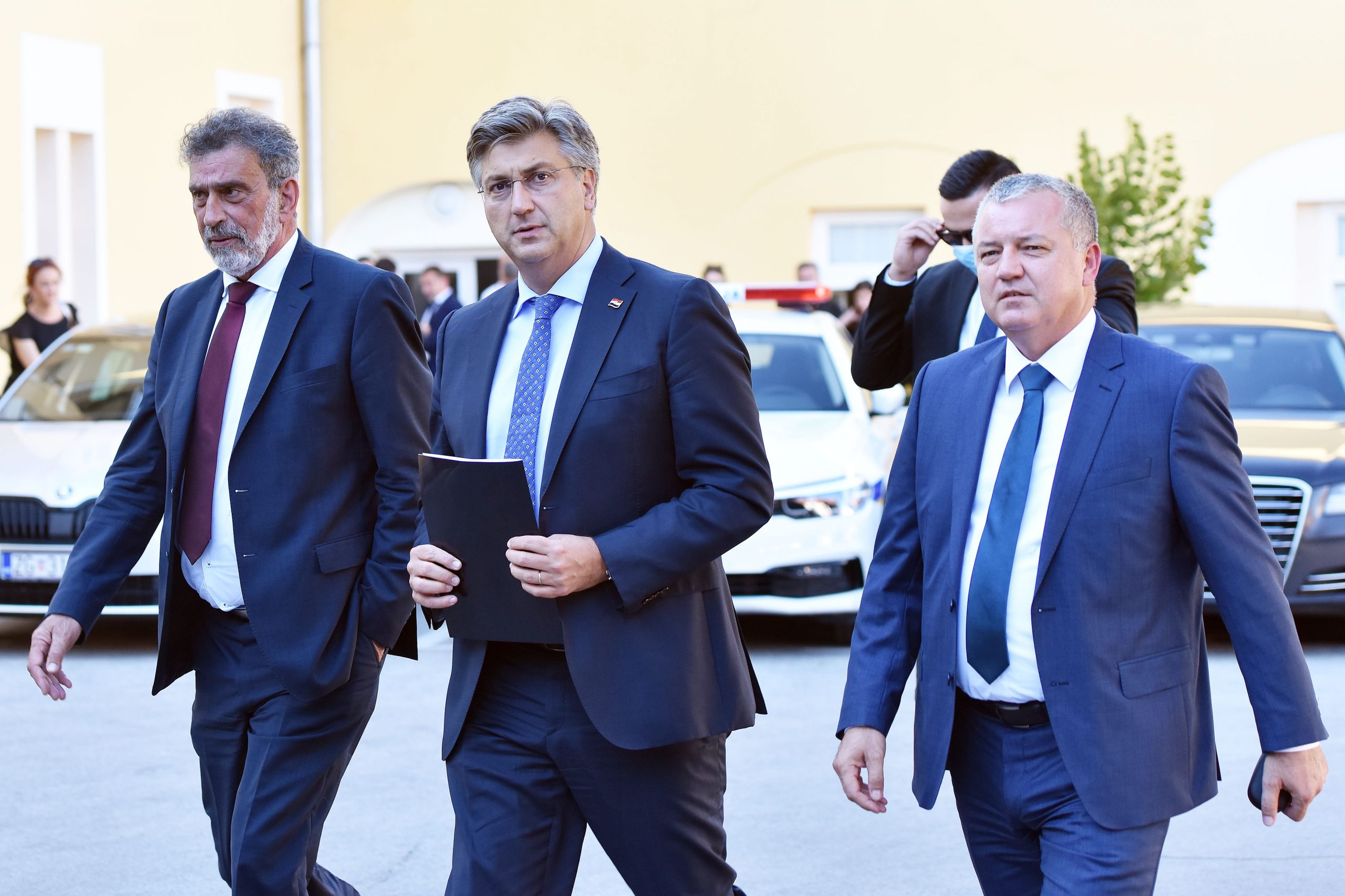 08.09.2020., Cakovec - Ministar znanosti i obrazovanja Radovan Fuchs,  predsjednik Vlade RH Andrej Plenkovic i ministar prostornog uredjenja, graditeljstva i drzavne imovine Darko Horvat dolaze na radni sastanak s medjimurskim zupanom Matijom Posavcom. Photo: Vjeran Zganec Rogulja/PIXSELL