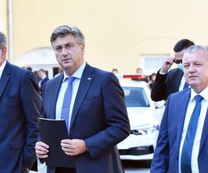 08.09.2020., Cakovec - Ministar znanosti i obrazovanja Radovan Fuchs,  predsjednik Vlade RH Andrej Plenkovic i ministar prostornog uredjenja, graditeljstva i drzavne imovine Darko Horvat dolaze na radni sastanak s medjimurskim zupanom Matijom Posavcom. Photo: Vjeran Zganec Rogulja/PIXSELL