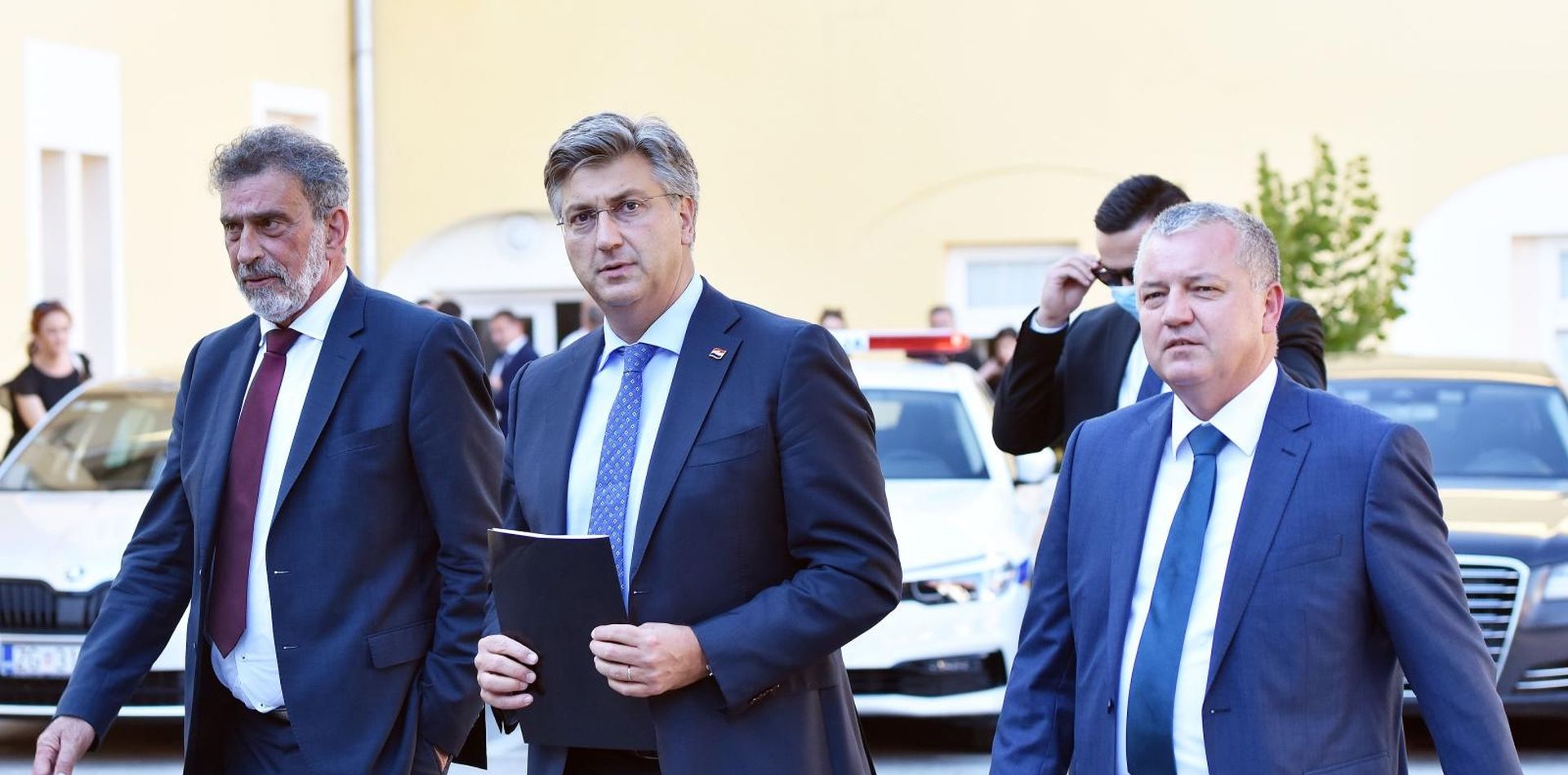 08.09.2020., Cakovec - Ministar znanosti i obrazovanja Radovan Fuchs,  predsjednik Vlade RH Andrej Plenkovic i ministar prostornog uredjenja, graditeljstva i drzavne imovine Darko Horvat dolaze na radni sastanak s medjimurskim zupanom Matijom Posavcom. Photo: Vjeran Zganec Rogulja/PIXSELL