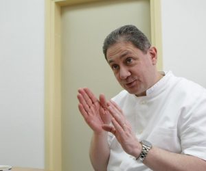 23.02.2009., Zagreb - Operacije srcane aritmije cine relativno znacajan udio medju kardiovaskularnim bolestima. Donedavno je njihovo lijecenje pocivalo iskljucivo na primjeni lijekova - antiaritmika, koji u nacelu ne dovode do izljecenja, a povezani su i s brojnim nuspojavama. Nesto dulje od deset godina poznata je i razvija se metoda kateterske ablacije radiofrekventnom elektricnom energijom, koja, uz relativno malen rizik, pruza bolesnicima trajno izljecenje od aritmije. Bolnica Sestara Milosrdnica. Doktor Neven Ljubicic.  
Photo: Sanjin Strukic/24sata