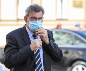 09.09.2020., Zagreb - Ministar znanosti i obrazovanja Radovan Fuchs dolazi na sjednicu Vlade RH. Photo: Jurica Galoic/PIXSELL