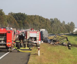 09.09.2020., Zagreb - U prometnoj nesreci na autocesti A3 kod odmorista Jezevo sudjelovalo je nekoliko vozila. Dvoje ljudi je poginulo, a policijski ocevid je u tijeku. Photo: Zeljko Lukunic/PIXSELL