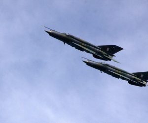 10.05.2013., Pula - Nebom iznad grada nadlijetala su dva borbena aviona MiG-21, upravo kad je delegacija rezervnih casnika OMV (Oesterreichischer Marineverband) iz Beca polagala vijenac na mjestu potonuca bojnog broda Viribus Unitis u sklopu vjezbe koja se odvija nad Jadranskoim morem.
Photo: Dusko Marusic/PIXSELL