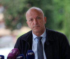 11.05.2020., Rijeka - Konferencija  Kriznog stozera Civilne zastite Primorsko-goranske zupanije ispred Pomorskog i povijesnog muzeja Hrvatskog primorja. Vladimir Micovic Photo: Goran Kovacic/PIXSELL