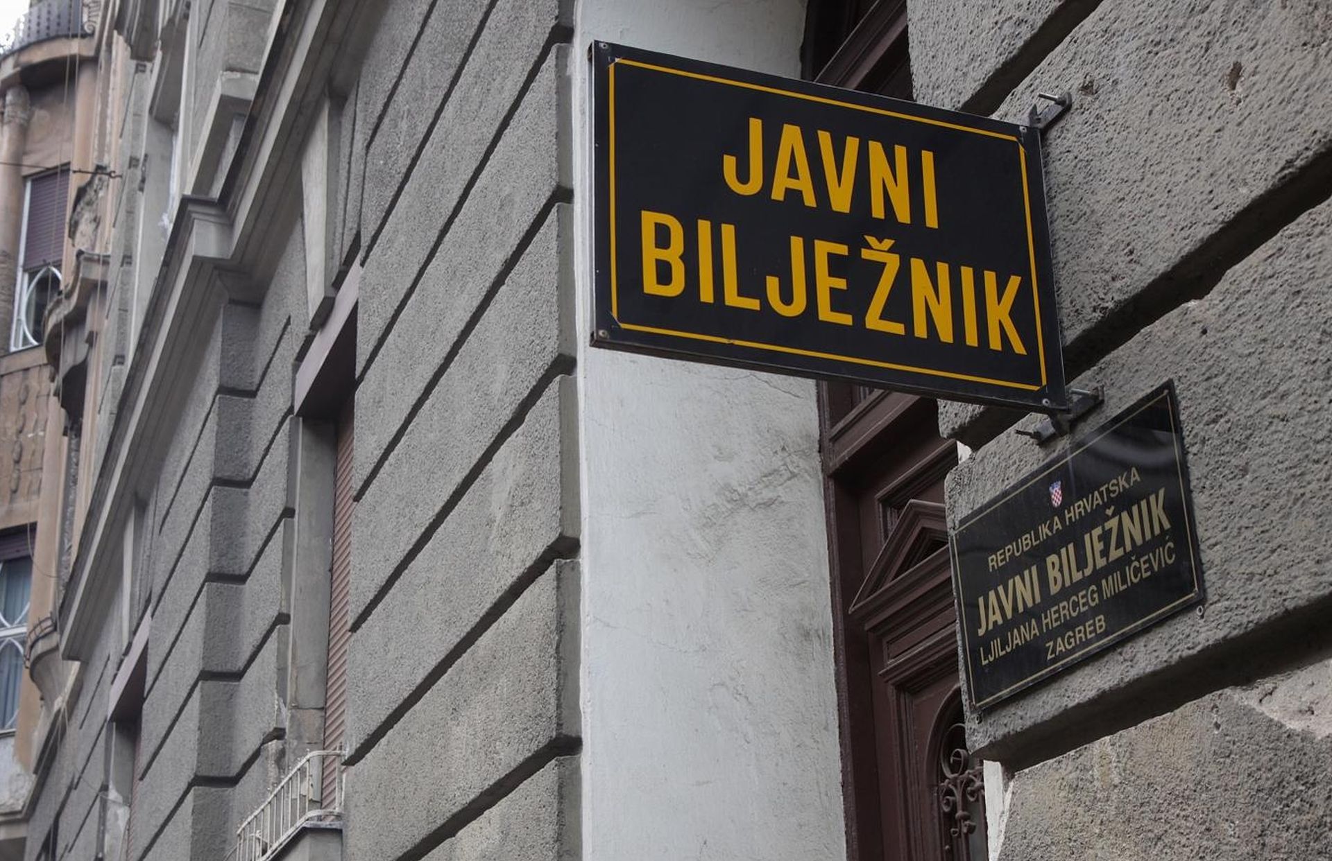 15.06.2011., Djordjiceva ulica, Zagreb - Ulazna vrata ureda javnog biljeznika, Ljiljane Herceg Milicevic, iz kojeg su ukradene dvije slike Ede Murtica, vrijedne oko 300 000 kuna. 
Photo: Zarko Basic/PIXSELL