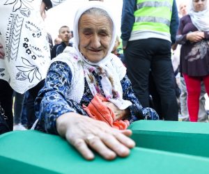 11.07.2019., Potocari, Bosna i Hercegovina - 
Obitelj i prijatelji u suzama obilaze Memorijalni centar u Potocarima. Nekoliko tisuca ljudi jutros je doslo u Pocare na obiljezavanje 24. godisnjice genocida u Srebrenici.
Photo: Armin Durgut/PIXSELL