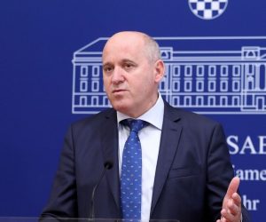 11.09.2020., Zagreb - Predsjednik kluba zastupnika HDZ-a Branko Bacic odrzao je u Saboru konferenciju za medije i, uz ostalo, kometirao koristenje prava na 6+6 placa od strane 38 bivsih zastupnika. 
Photo: Patrik Macek/PIXSELL