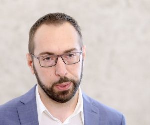 11.09.2020., Zagreb - Zastupnik Tomislav Tomasevic odrzao je u Saboru konferenciju za medije i, uz ostalo, kometirao donosenje zakona o obnovi Zagreba. 
Photo: Patrik Macek/PIXSELL