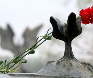 14.04.2019., Jasenovac - Komemoracija u znak sjecanja na zrtve logora Jasenovac u organizaciji Javne ustanove Spomen podrucje Jasenovac i pod pokroviteljstvom Hrvatskog sabora, Kolona sjecanja krenula je od Memorijalnog muzeja Spomen podrucja Jasenovac prema spomeniku Cvijet. Photo: Marko Prpic/PIXSELL