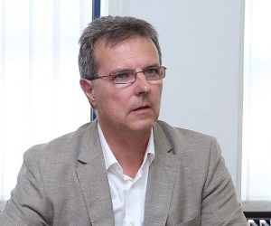 14.07.2015., Zagreb - Na Upravnom sudu danas je odrzano rociste na kojem sutkinja Tamara Bogdanovic odlucuje je li Milijan Brkic, glavni tajnik HDZ-a prepisao svoj diplomski rad na Policijskoj akademiji. Sudjenje je izazvalo veliki interes medija dok se Milijan Brkic nije pojavio u sudnici. Odvjetnik Milijana Brkica Ivo Farcic. 
Photo: Goran Stanzl/PIXSELL