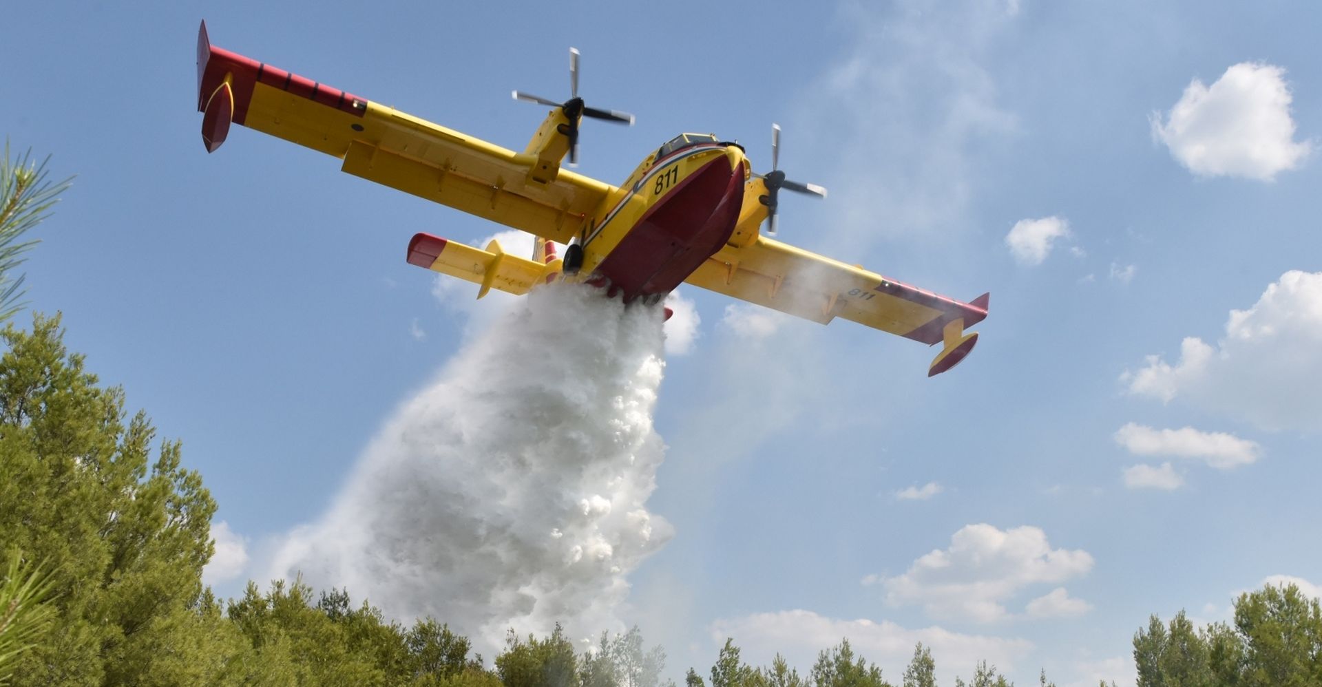 14.09.2020., Skradin - Na podrucju Skradina izbio pozar koji su uz kopnene snage gasili i kanaderi.
Photo: Hrvoje Jelavic/PIXSELL