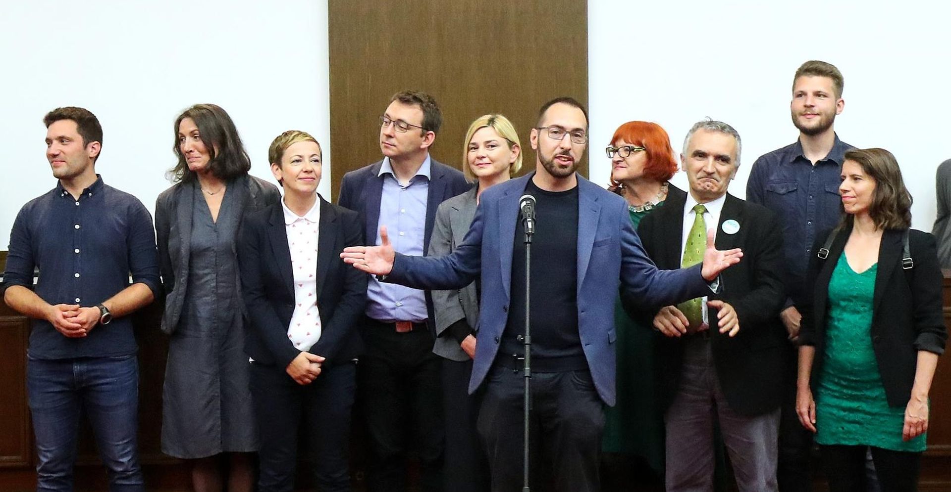 15.06.2020., Zagreb - Politicke stranke Mozemo!-Politicka platforma, Nova ljevica, Radnicka fronta, Odrzivi razvoj Hrvatske-Orah, Zagreb je nas! i Za Grad nakon sto su predali kandidacijske liste za parlamentarne izbore 2020. godine u Hrvatskom Saboru dali su kratku izjavu okupljenim medijima. Rada Boric, David Bilic, Zorislav Antun Petrovic, Bojan Glavasevic, Danijela Dolenec, Katarina Peovic, Svibor Jancic, Sandra Bencic, Tomislav Tomasevic, Ursa Raukar Gamulin. 
Photo: Goran Stanzl/PIXSELL