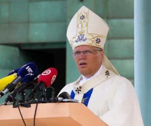 15.08.2020., Aljmas - Svetiste Gospe od Utocista na blagdan Velike Gospe posjetio je nesto manji broj vjernika nego proslih godina. Sredisnju misu predvodio je monsinjor Duro Hranic, nadbiskup dakovacko-srijemski. Photo: Dubravka Petric/PIXSELL