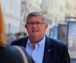 17.06.2020., Rijeka - Otvorenje izlozbe "Djecja kuca" na postamentima na Korzu, u sklopu Dana Svetog Vida. Gradonacelnik Vojko Obersnel.  Photo: Goran Kovacic/PIXSELL