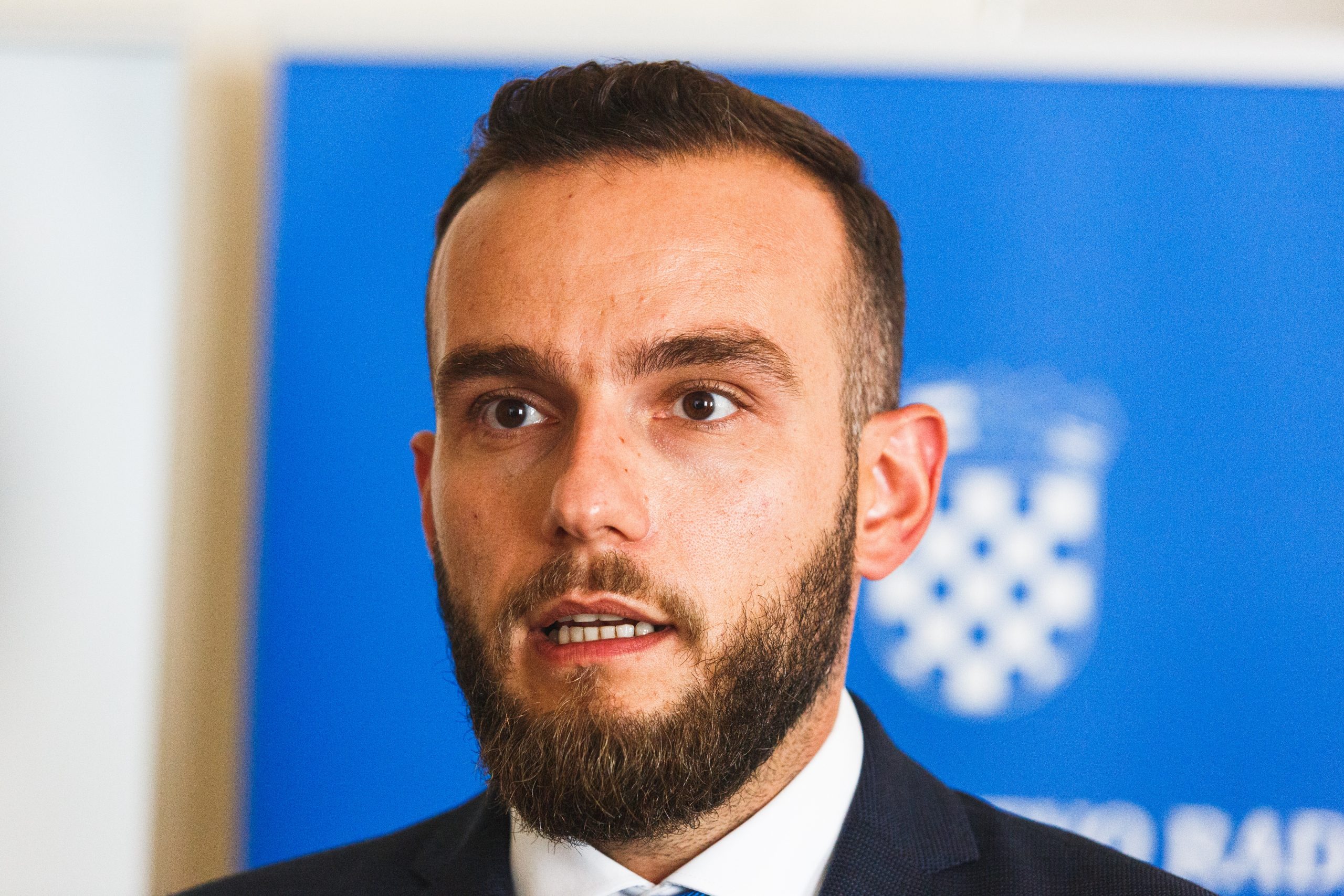 17.09.2020., Zadar - Ministar rada, mirovinskog sustava, obitelji i socijanle politike Josip Aladrovic prisustvovao je svecanom urucivanju ugovora bespovratnih sredstava u okviru poziva "Sirenje mreze socijalnih usluga u zajednici".   Josip Aladrovic   Photo: Marko Dimic/PIXSELL