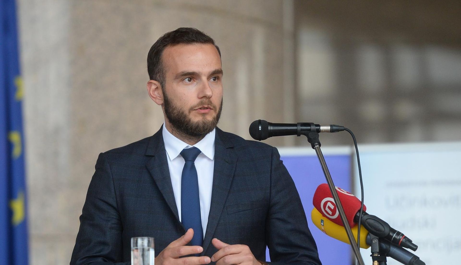 18.06.2020., NSK, Zagreb - Predsjednik Vlade Andrej Plenkovic, ministar rada i mirovinskoga sustava Josip Aladrovic i ravnatelj Hrvatskog zavoda za zaposljavanje Ante Loncar svecano su urucili ugovore o dodjeli bespovratnih sredstava u okviru Poziva "Zazeli – program zaposljavanja žena – faza II", koji se financiraju sredstvima Europskog socijalnog fonda u okviru Operativnog programa Ucinkoviti ljudski potencijali 2014.-2020..Photo: Marko Prpic/PIXSELL