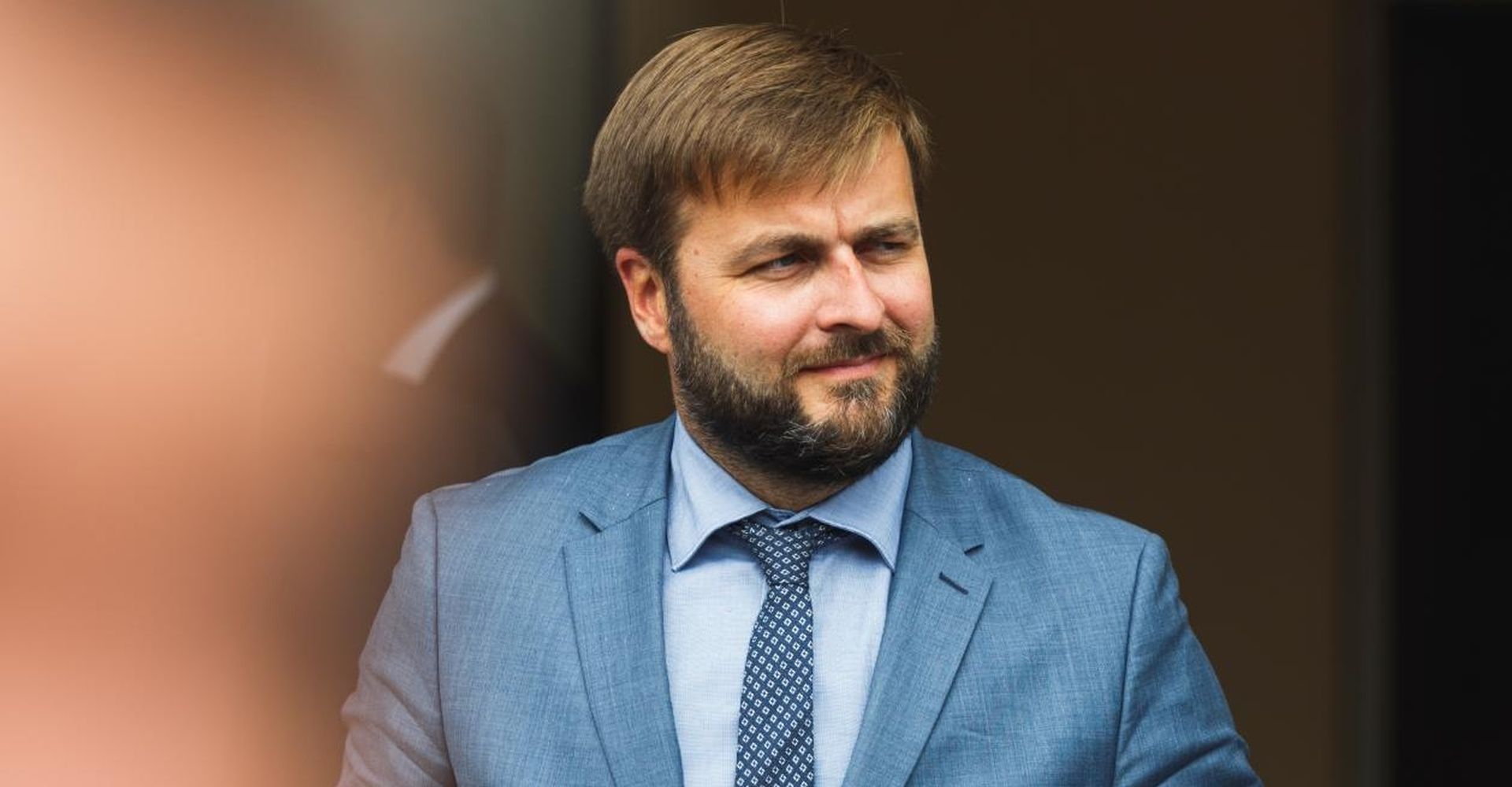 18.09.2020., Gospic - Izjave sudionika nakon zavrsetka 8. sastanka Vlade sa zupanima, predstavnicima Udruge gradova i Udruge opcina na kojem je tema bila reforma lokalne samouprave, koristenje europskih fondova te gosopodarski oporavak. Ministar Tomislav Coric. Photo: Marko Dimic/PIXSELL