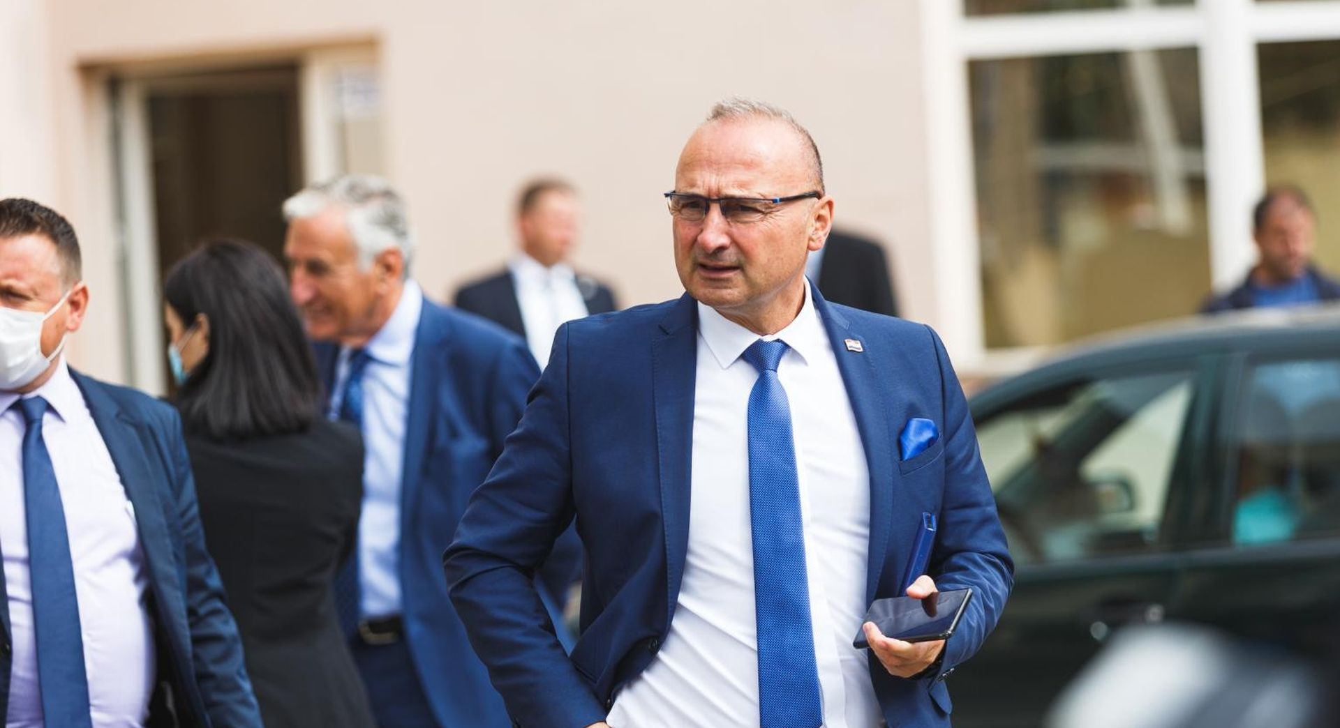 18.09.2020., Gospic - Izjave sudionika nakon zavrsetka 8. sastanka Vlade sa zupanima, predstavnicima Udruge gradova i Udruge opcina na kojem je tema bila reforma lokalne samouprave, koristenje europskih fondova te gosopodarski oporavak. Gordan Grlic Radman. Photo: Marko Dimic/PIXSELL