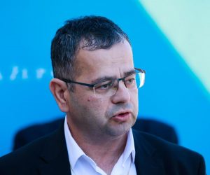 19.03.2020., Split - Stozer civilne zastite Splitsko-dalmatinske zupanije odrzao je konferenciju za medije na krovu zgrade Splitsko-dalmatinske zupanije na temu prvog slucaja koronavirusa u Splitu. 
Luka Brcic
Photo: Milan Sabic/PIXSELL
