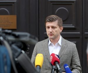 19.09.2020., Zagreb - Ministar financija Zdravko Maric ispred ministarstva financija  u Katancicevoj ulici dao je izjavu o kreditnom rejtingu i padu gospodarstva.
Photo: Igor Kralj/PIXSELL