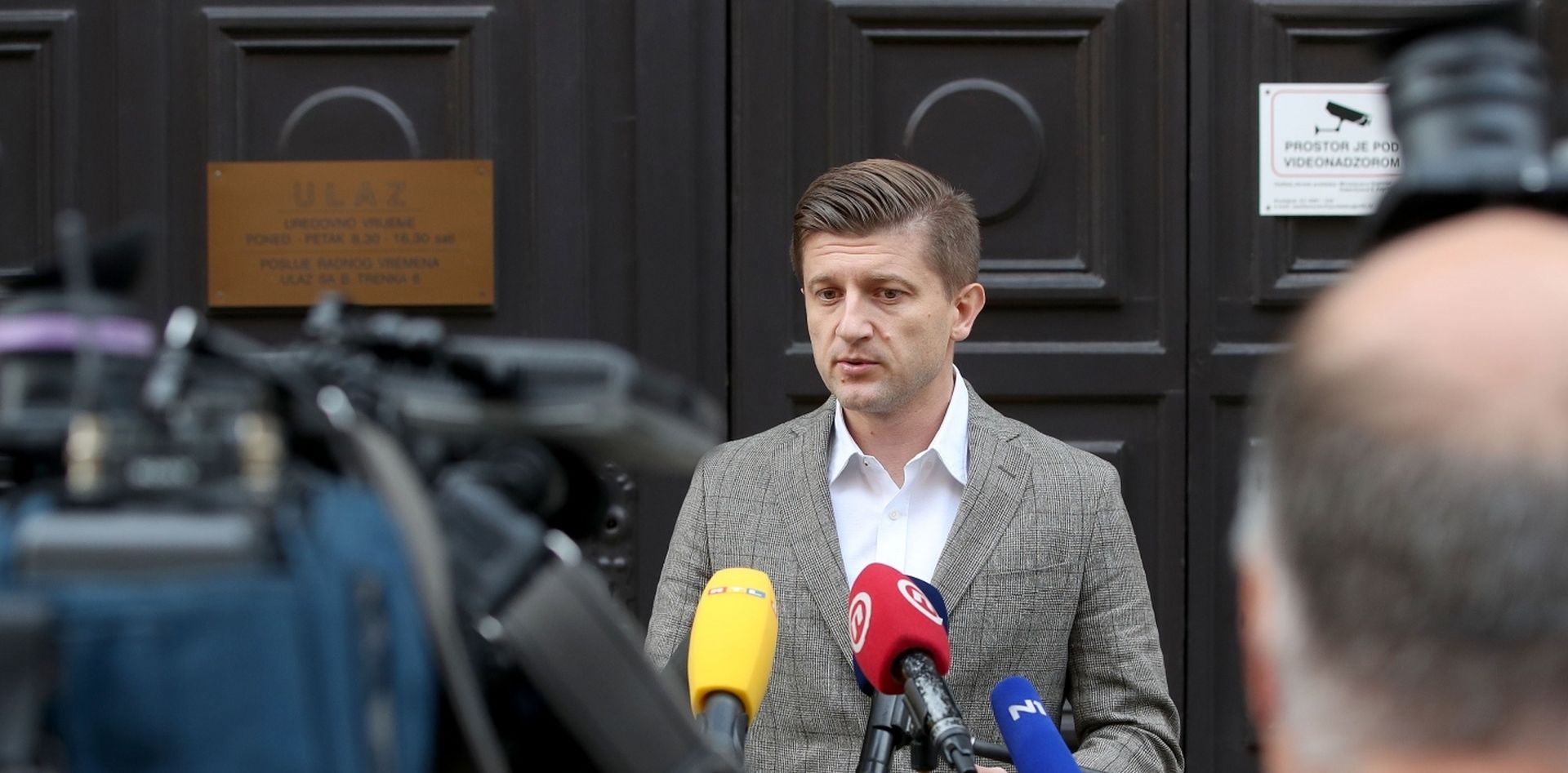 19.09.2020., Zagreb - Ministar financija Zdravko Maric ispred ministarstva financija  u Katancicevoj ulici dao je izjavu o kreditnom rejtingu i padu gospodarstva.
Photo: Igor Kralj/PIXSELL