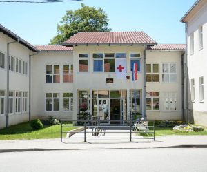 20.05.2014., Lobor - Radnici rade na obnovi sportske dvorane osnovne skole u Loboru. Photo: Matija Topolovec/PIXSSELL