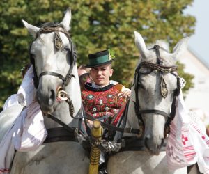 20.09.2020., Vinkovci - Ulicama Vinkovaca prosetao je svecani mimohod sudionika 55.Vinkovackih jeseni. 
Photo: Dubravka Petric/PIXSELL