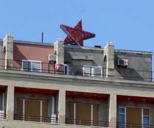 20.09.2020., Rijeka - Rijecki umjetnik Nemanja Cvijanovic postavio je umjetnicku instalaciju "Spomenik crvenoj Rijeci - samoobrambeni spomenik", zvijezdu petokraku, na Rijecki neboder u sklopu programa Rijeka 2020 Europska prijestolnica kulture. . 
Photo:Goran Kovacic/PIXSELL