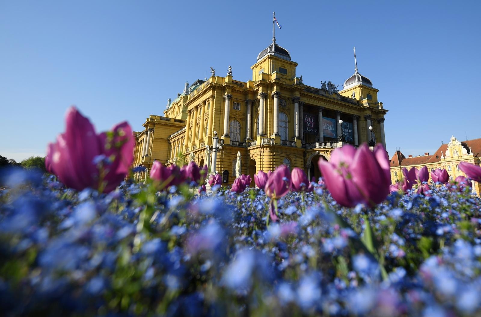 Hrvatsko narodno kazalište u Zagrebu 21.04.2019., Zagreb - Hrvatsko narodno kazaliste obasjano suncem. Photo: Marko Lukunic/PIXSELL
