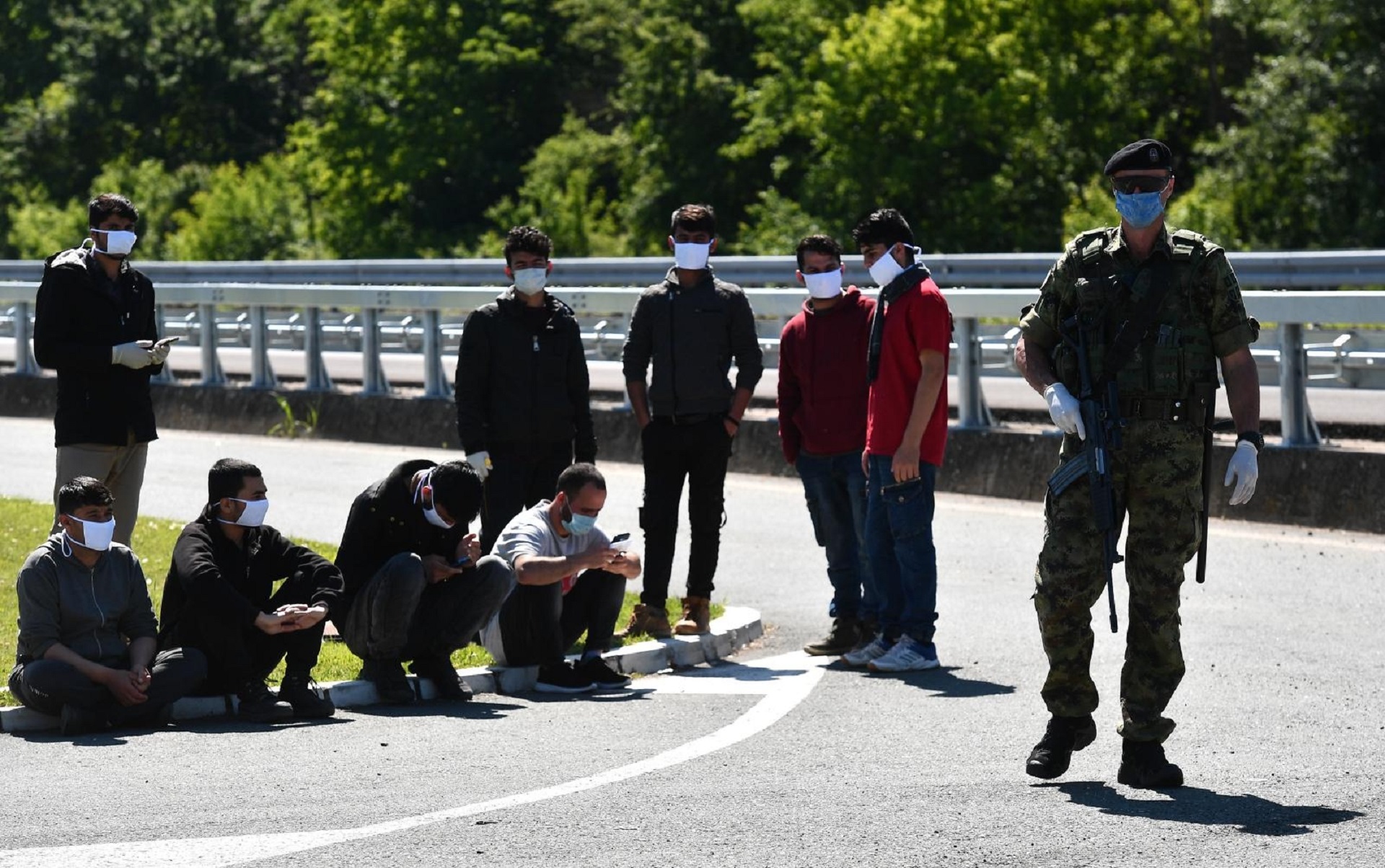 22.05.2020., Adasevci, Srbija - Vojna policija vojske Srbije osigurava kamp za smjestaj migranata u motelu Adasevci. Photo: Srdjan Ilic/PIXSELL