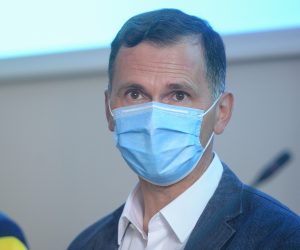 22.07.2020., Nastavni zavod Dr. Andrija Stampar, Zagreb - Svecano potpisivanje donatorskog ugovora za uredjaj za automatiziranu izolaciju nukleinske kiseline novog koronavirusa (Nextractor NX-48S), kojime ce se udvostruciti dosadasnji maksimalni kapaciteti testiranja u Nastavnom zavodu Dr. Andrija Stampar. Donaciju uredjaja Zavodu omogucio je Davor Suker.Photo: Marko Prpic/PIXSELL