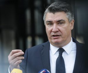 22.09.2020., Zagreb - Predsjednik RH Zoran Milanovic sudjelovao na Opcinskom gradjanskom sudu na obiljezavanju Nacionalnog dana borbe protiv nasilja nad zenama. Nakon polaganja vijenca i paljenja svijeca predsjednik Zoran Milanovic obratio se medijima.
Photo: Robert Anic/PIXSELL