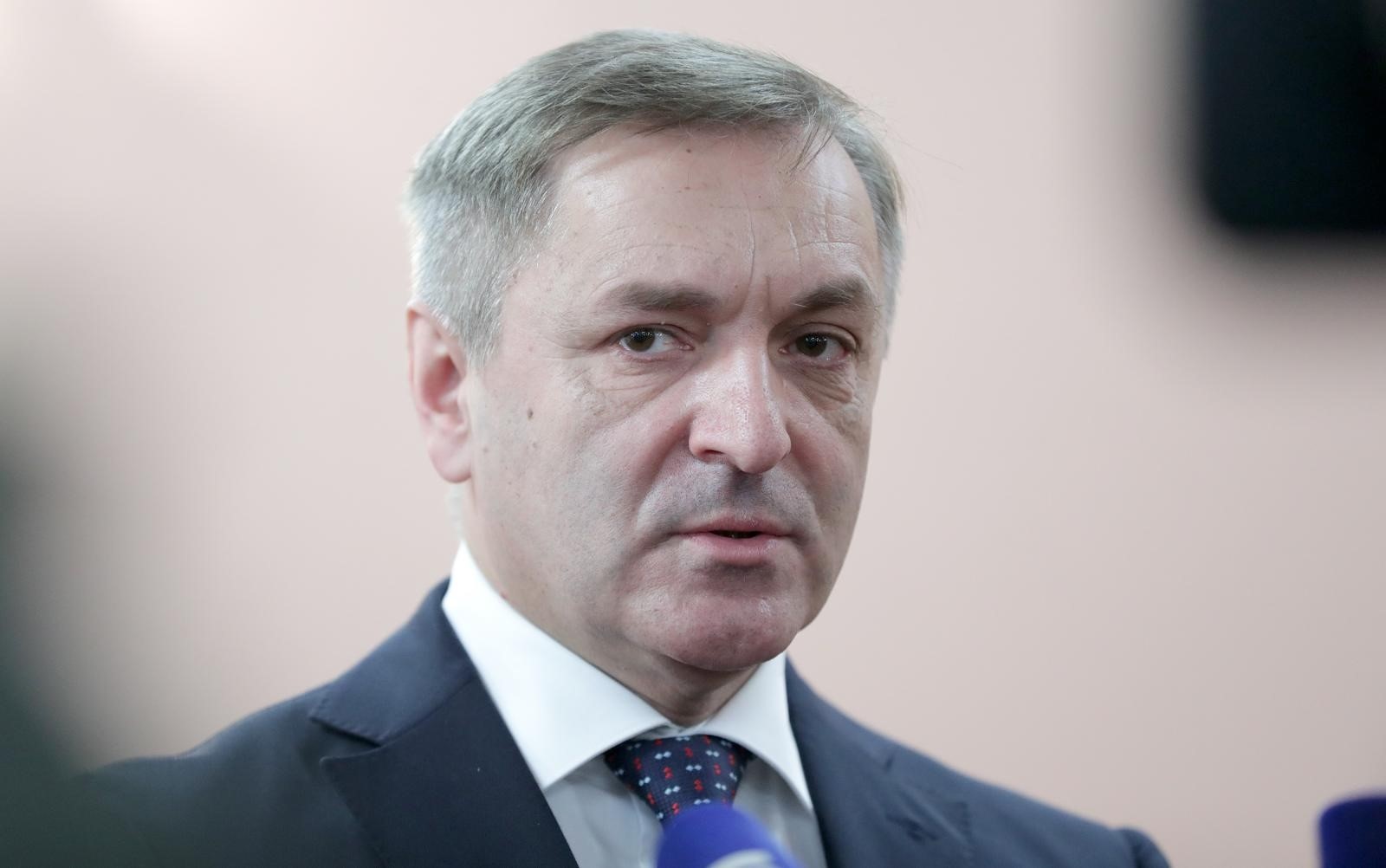 24.01.2019., Velika Gorica - Ministar drzavne imovine Goran Maric u drustvu predsjednice Kolinde Grabar Kitarovic urucio je ugovore kojima se drzavno zemljiste poklanja gradovima u svrhu izgradnje. Gradonacelnik Velike Gorice  Drazen Barisic.
Photo: Igor Kralj/PIXSELL